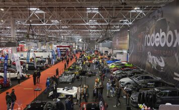 Salonul Auto București & Accesorii 2022 (S.A.B.) – nu doar mașini expuse, ci și showuri de drift și drag racing